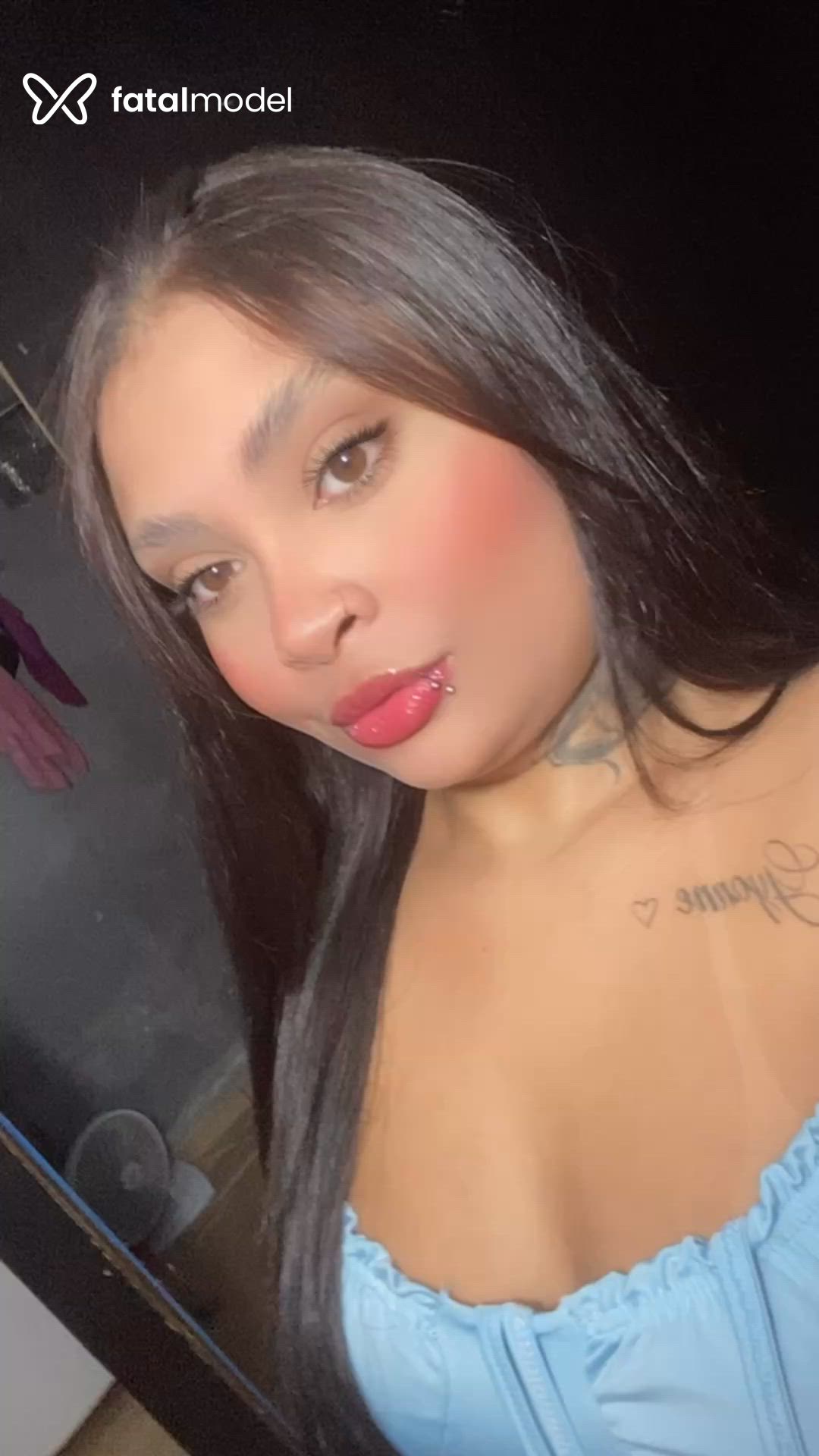 Acompanhante mulher com cabelo castanho de olhos castanhos - Milena
