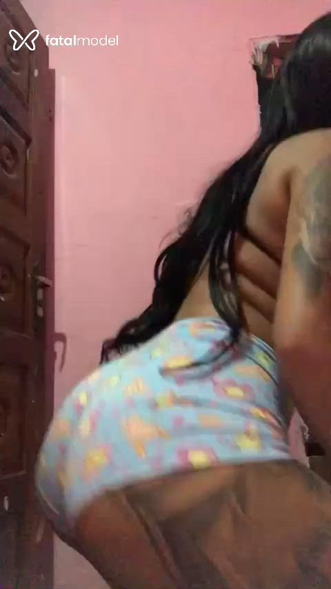 Acompanhante mulher com cabelo castanho de olhos castanhos - Milena