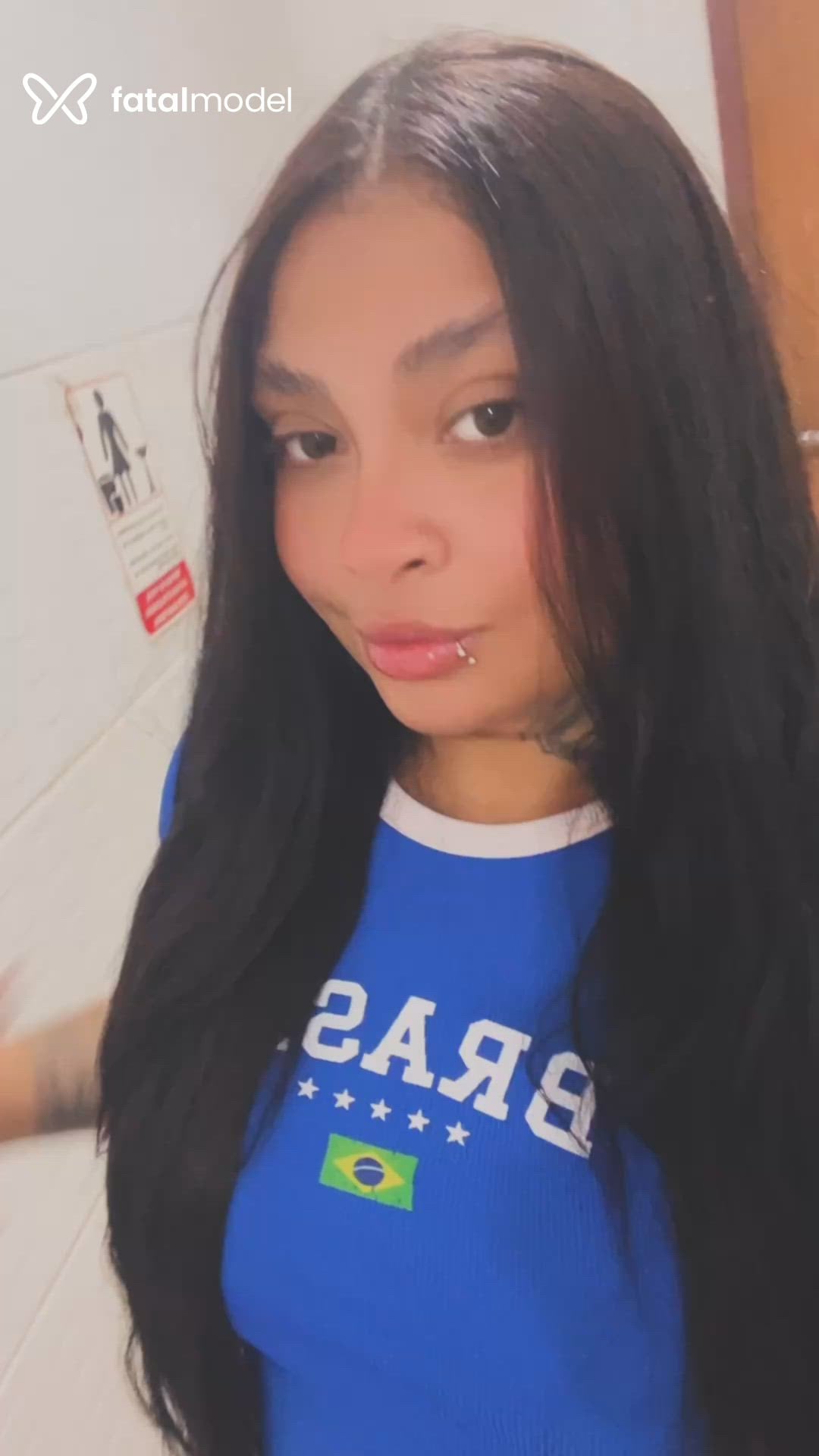 Acompanhante mulher com cabelo castanho de olhos castanhos - Milena