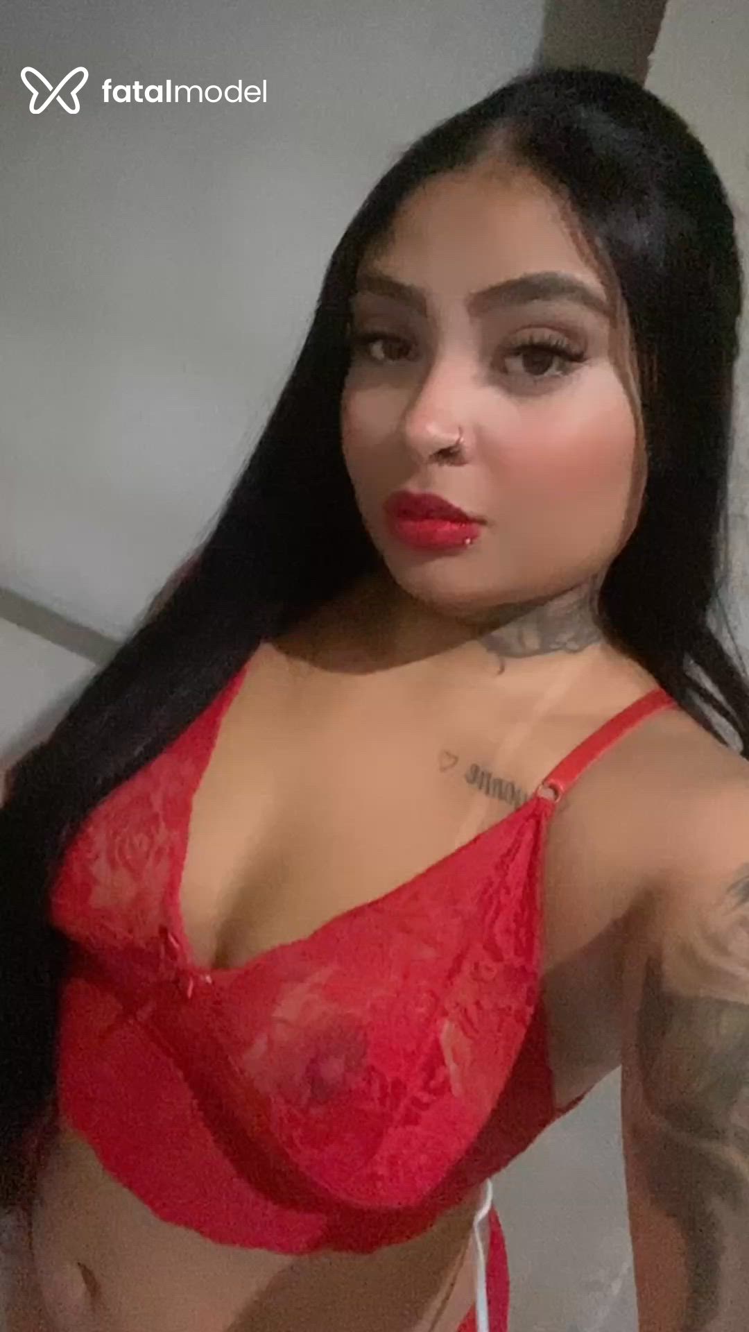 Acompanhante mulher com cabelo castanho de olhos castanhos - Milena