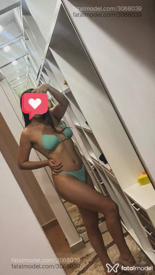 Acompanhante mulher com cabelo castanho de olhos castanhos - Julia Ferraz