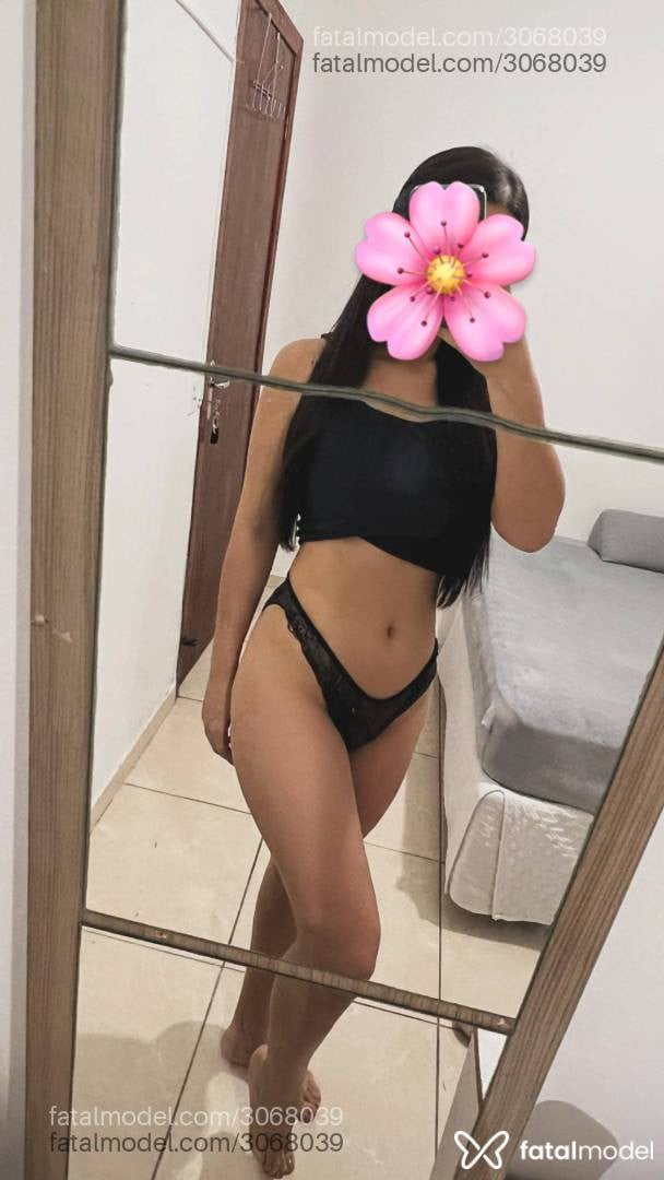 Acompanhante mulher com cabelo castanho de olhos castanhos - Julia Ferraz