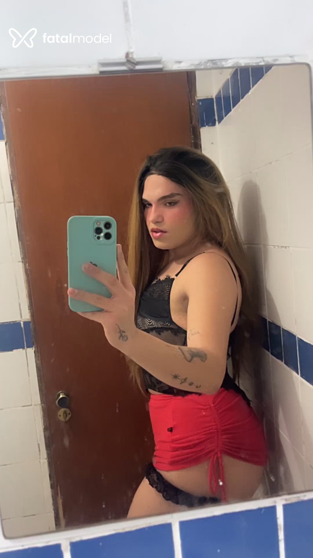 Acompanhante mulher trans com cabelo castanho de olhos castanhos - Kelly Santos