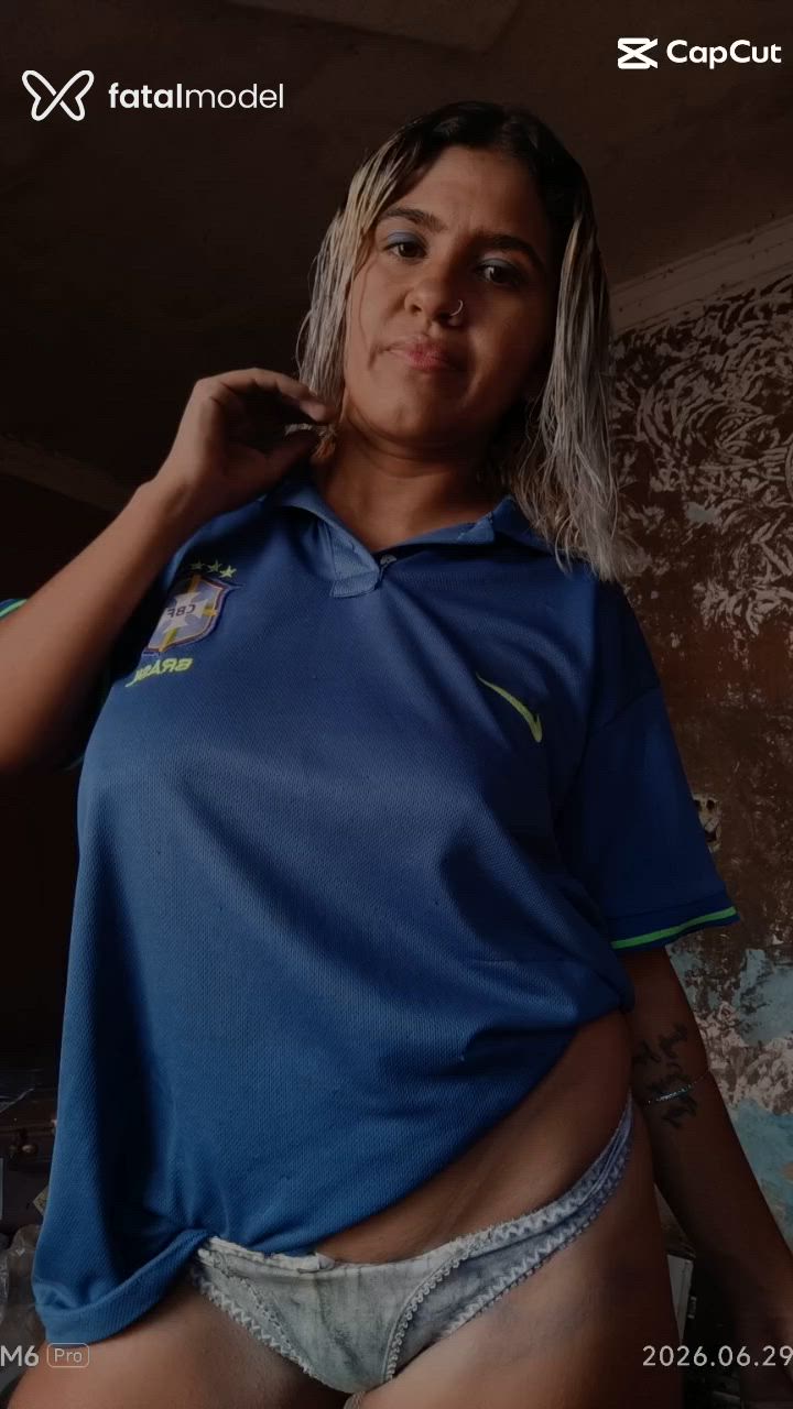 Acompanhante mulher loira (o) de olhos castanhos - Rayyy Acompanhante mulher loira (o) de olhos castanhos - Rayyy