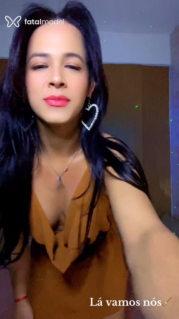 Acompanhante mulher trans com cabelo castanho de olhos castanhos - Maysa Razel Acompanhante mulher trans com cabelo castanho de olhos castanhos - Maysa Razel