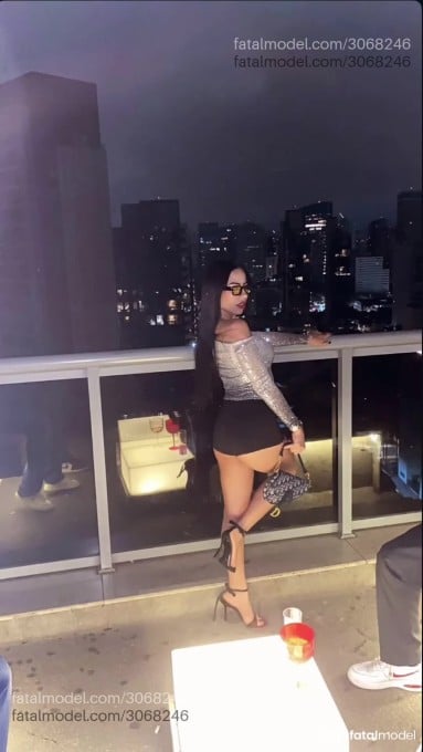 Acompanhante mulher morena (o) de olhos mel em Barueri - ágata