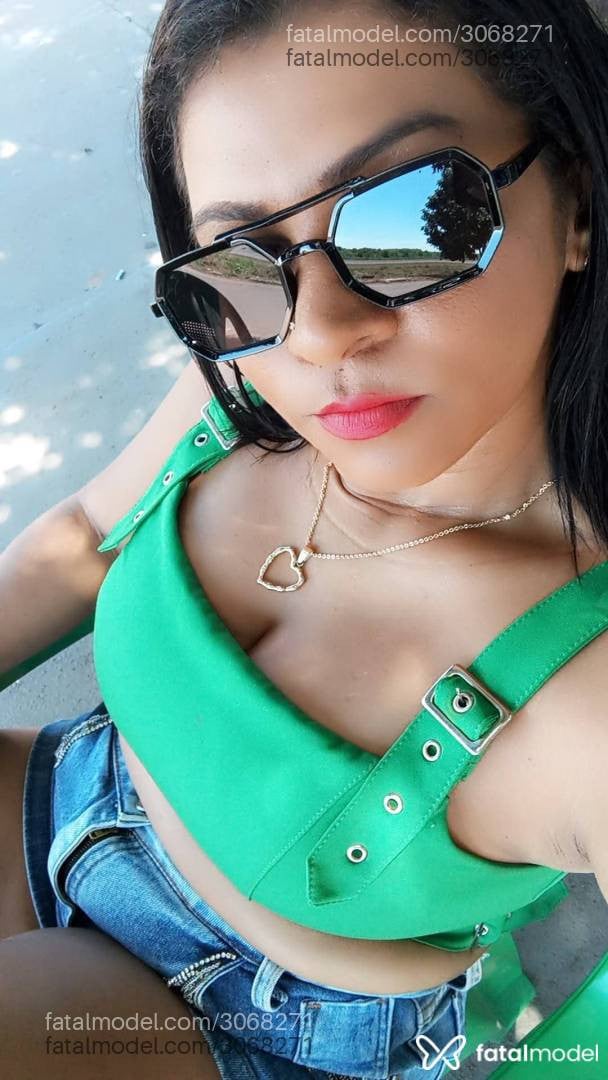 Acompanhante mulher morena (o) de olhos pretos - Fernanda