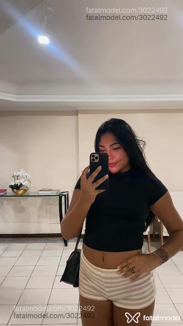 Acompanhante mulher morena (o) de olhos pretos - Tawani