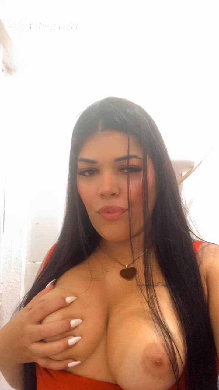 Acompanhante mulher morena (o) de olhos castanhos - Mel Acompanhante mulher morena (o) de olhos castanhos - Mel