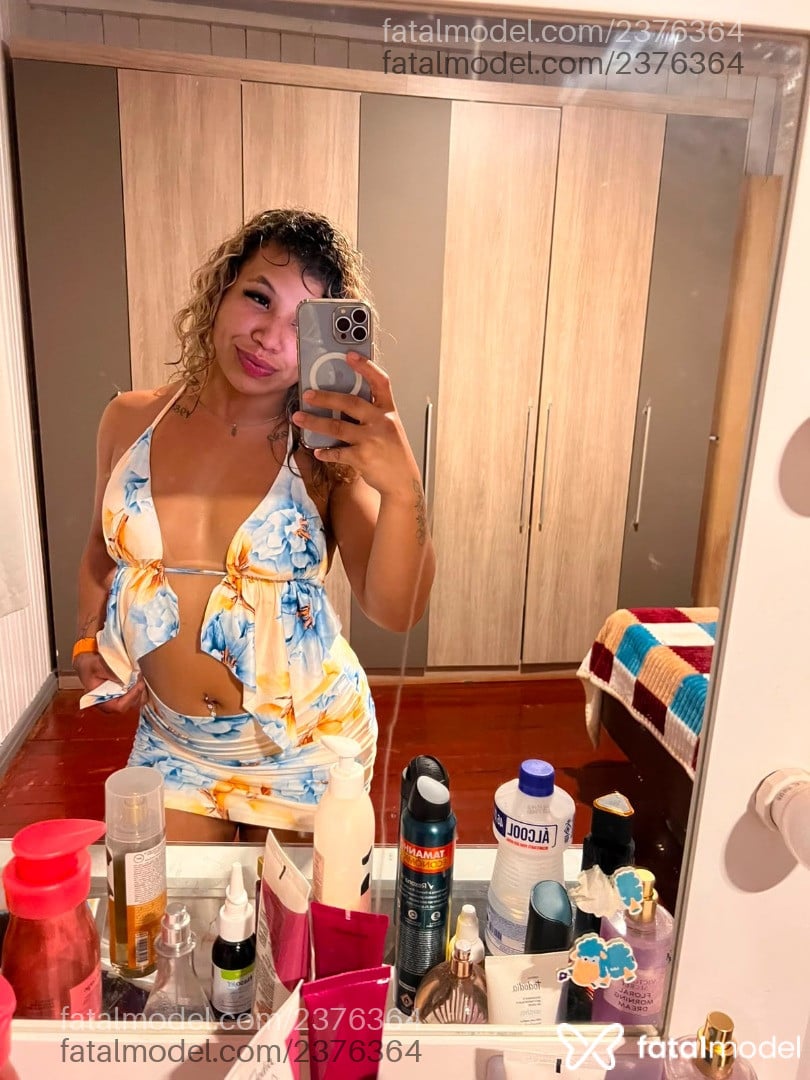 Acompanhante mulher morena (o) de olhos pretos - Graciella Cibele