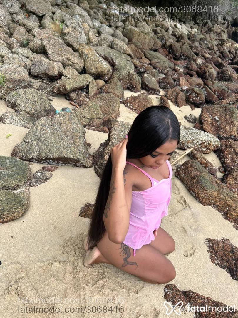 Acompanhante mulher morena (o) de olhos castanhos - Karen