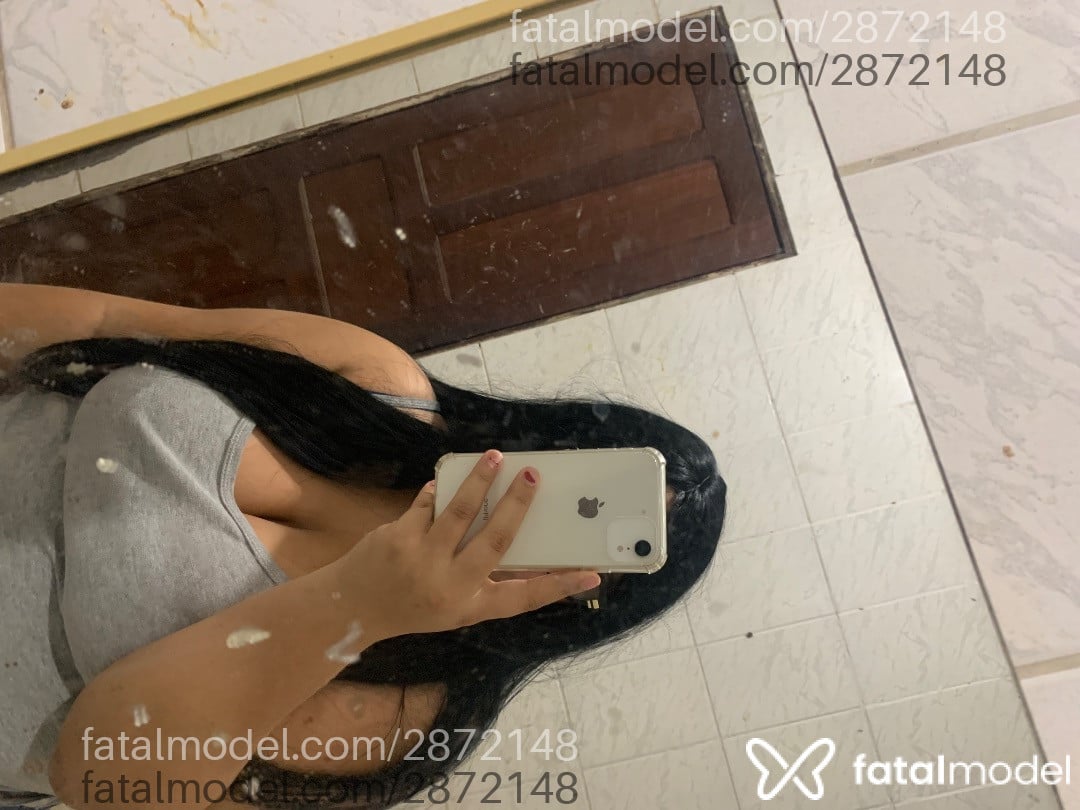 Acompanhante mulher com cabelo castanho de olhos castanhos - Alice Borges