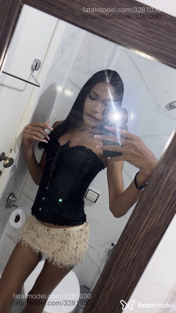 Acompanhante mulher trans morena (o) de olhos castanhos - Angel