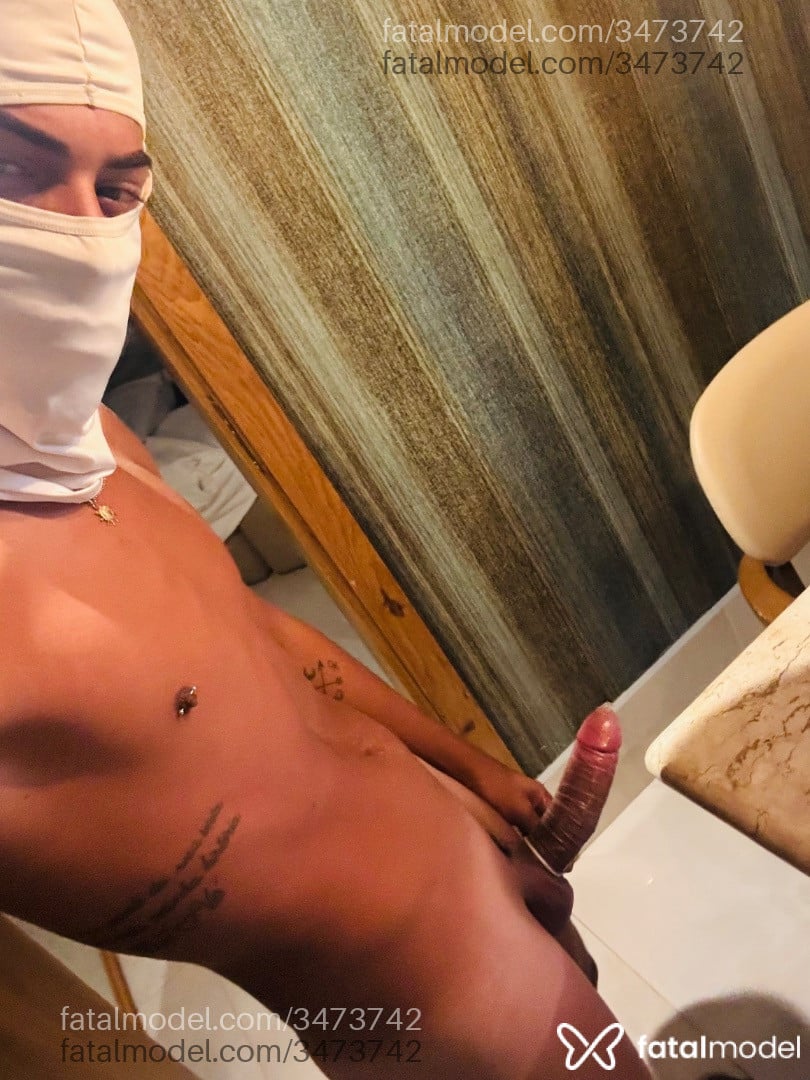 Acompanhante homem morena (o) de olhos pretos - Medina