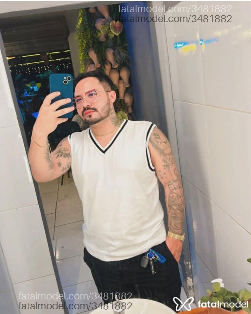 Acompanhante homem morena (o) de olhos castanhos - Rh Santos