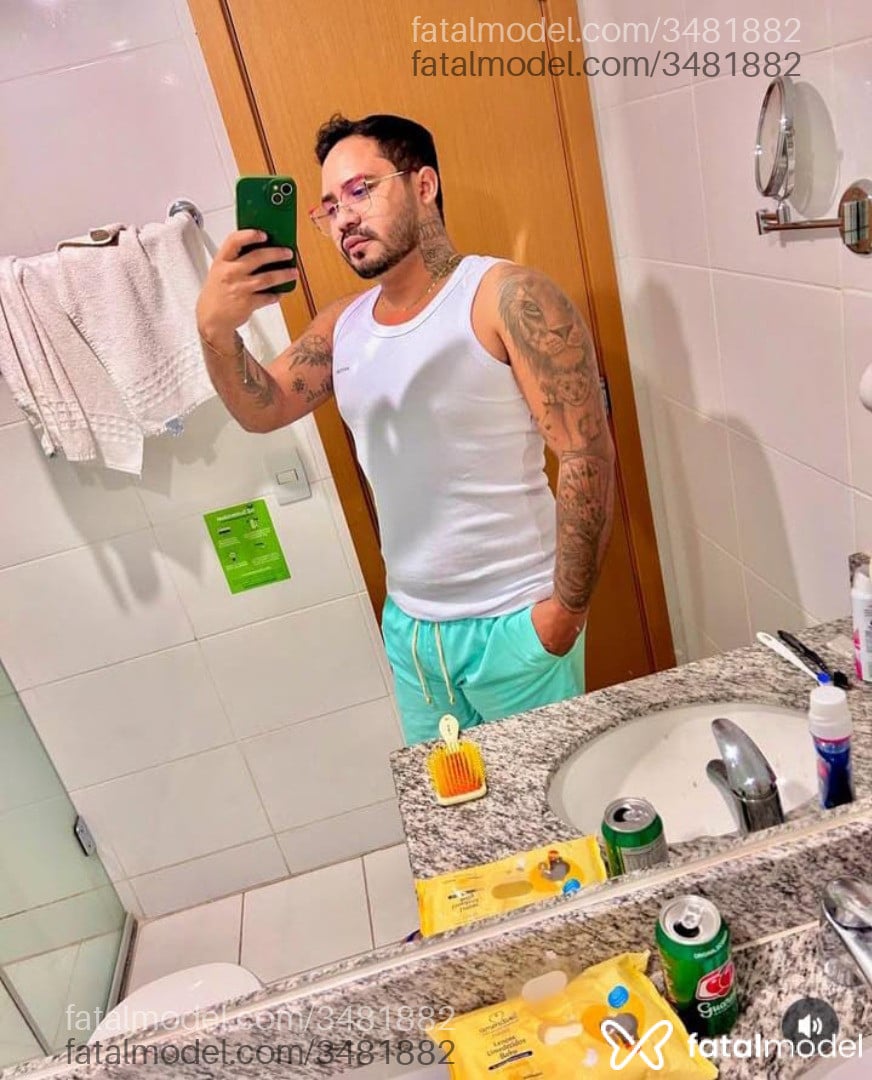 Acompanhante homem morena (o) de olhos castanhos - Rh Santos