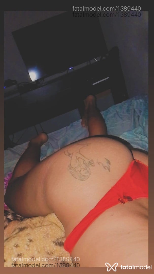 Acompanhante mulher trans morena (o) de olhos pretos - MoOrenna