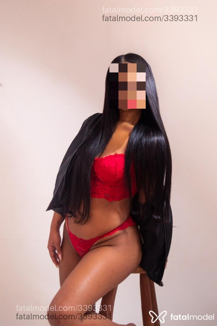 Acompanhante mulher morena (o) de olhos castanhos - Manuella