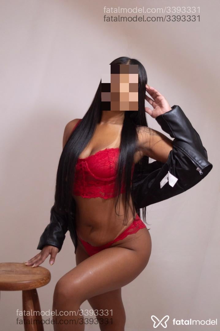 Acompanhante mulher morena (o) de olhos castanhos - Manuella