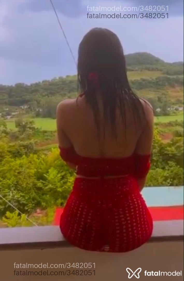 Acompanhante mulher com cabelo castanho de olhos castanhos - Leleh Ferraz Acompanhante mulher com cabelo castanho de olhos castanhos - Leleh Ferraz