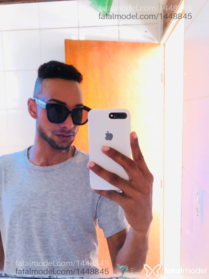 Acompanhante homem morena (o) de olhos pretos - Gatopreto