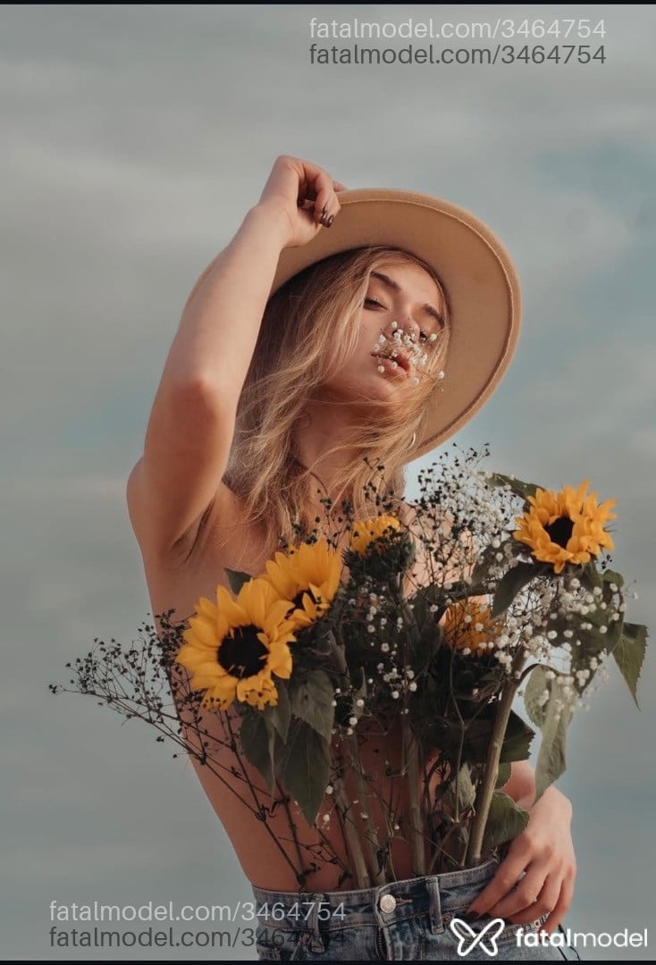 Acompanhante mulher loira (o) de olhos castanhos - Amanda Cris
