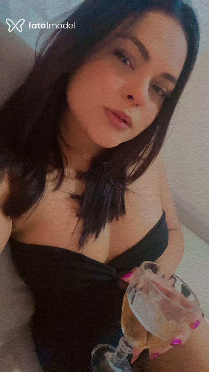 Acompanhante mulher morena (o) de olhos pretos - Cecília