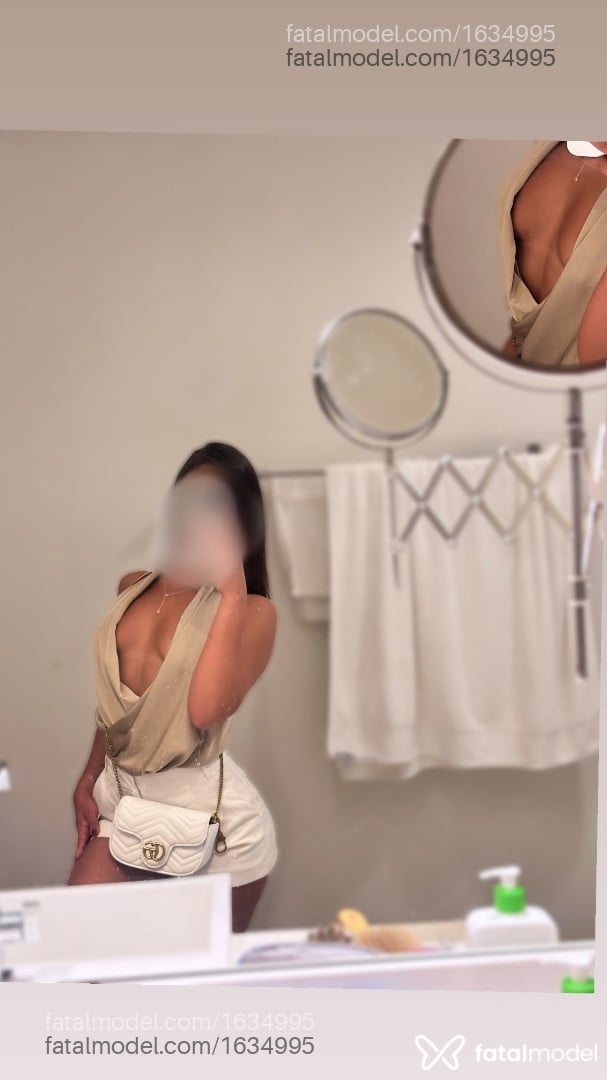 Acompanhante mulher morena (o) de olhos pretos - Louise Martinelli