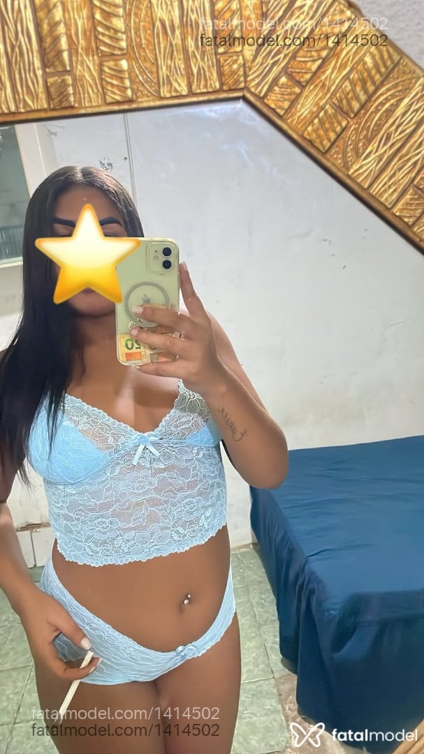 Acompanhante mulher morena (o) de olhos castanhos - Lua Acompanhante mulher morena (o) de olhos castanhos - Lua