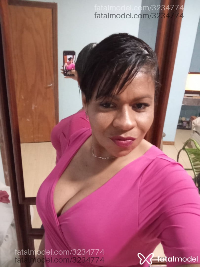 Acompanhante mulher morena (o) de olhos pretos - Gisha