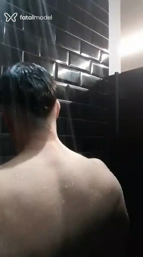 Acompanhante homem com cabelo castanho de olhos mel - Alemão Acompanhante homem com cabelo castanho de olhos mel - Alemão