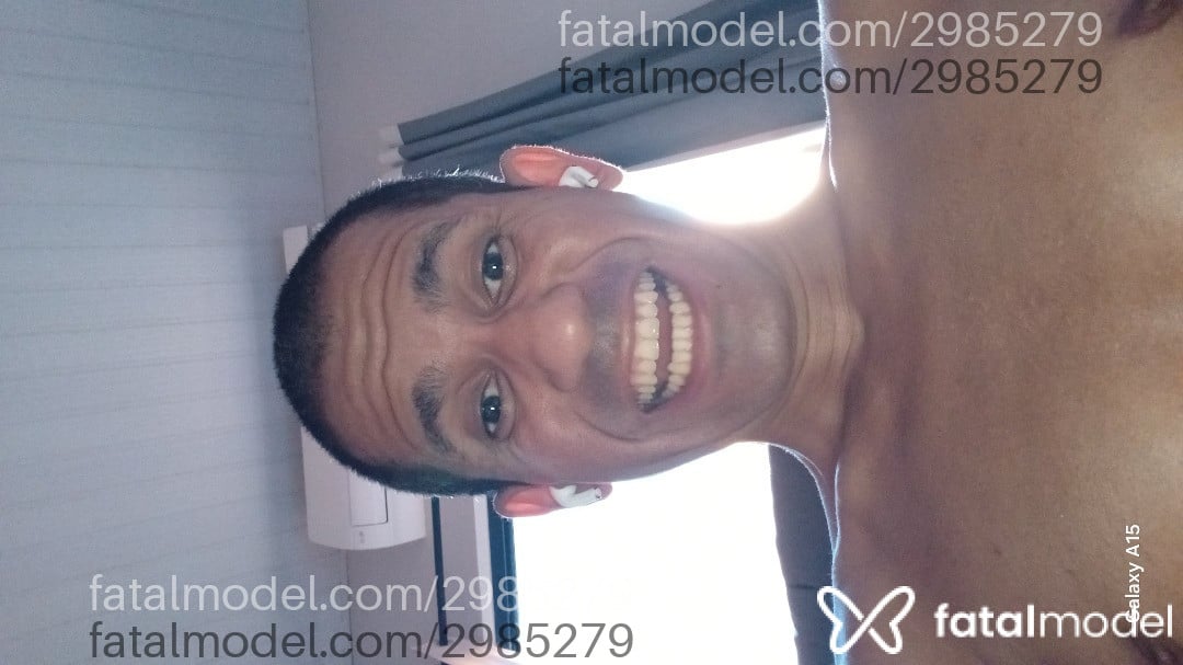 Acompanhante homem com cabelo castanho de olhos pretos - Morenogostozo