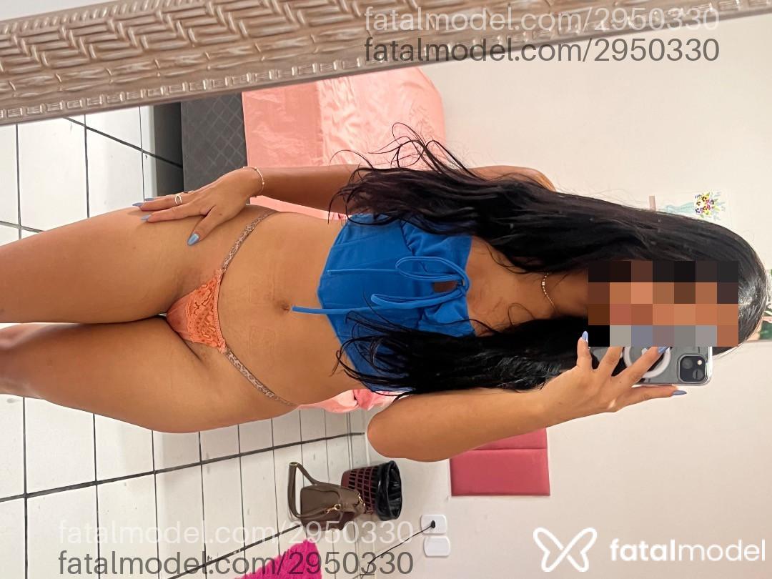 Acompanhante mulher com cabelo castanho de olhos castanhos - Larissa