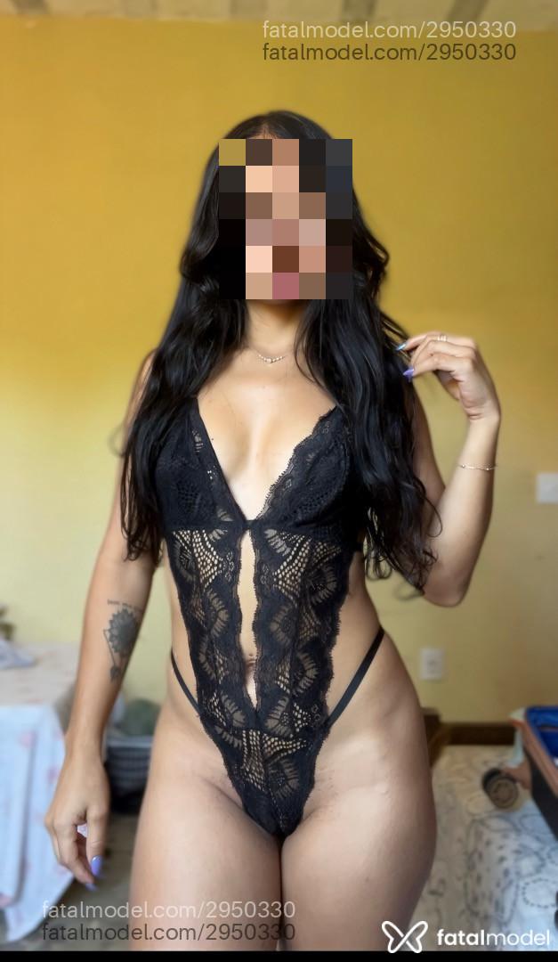 Acompanhante mulher com cabelo castanho de olhos castanhos - Larissa