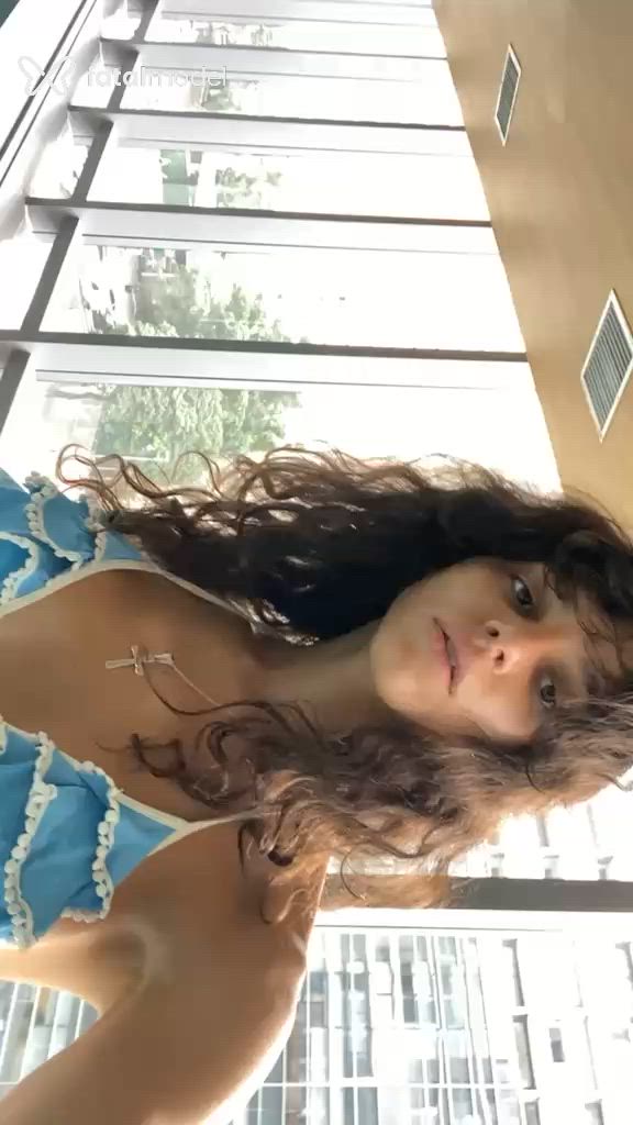 Acompanhante mulher trans com cabelo castanho de olhos castanhos - Perla