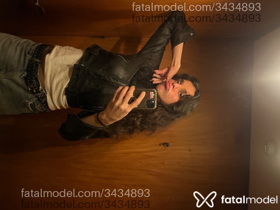 Acompanhante mulher trans com cabelo castanho de olhos castanhos - Perla