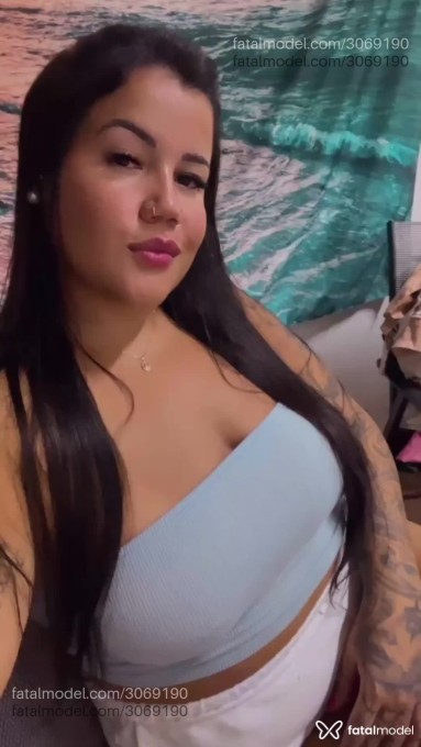 Acompanhante mulher com cabelo castanho de olhos castanhos em Virtual Acompanhante mulher com cabelo castanho de olhos castanhos em Virtual - Claywolf