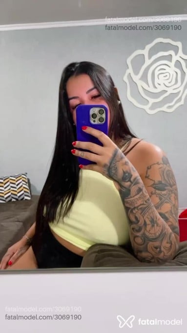 Acompanhante mulher com cabelo castanho de olhos castanhos em Virtual Acompanhante mulher com cabelo castanho de olhos castanhos em Virtual - Claywolf