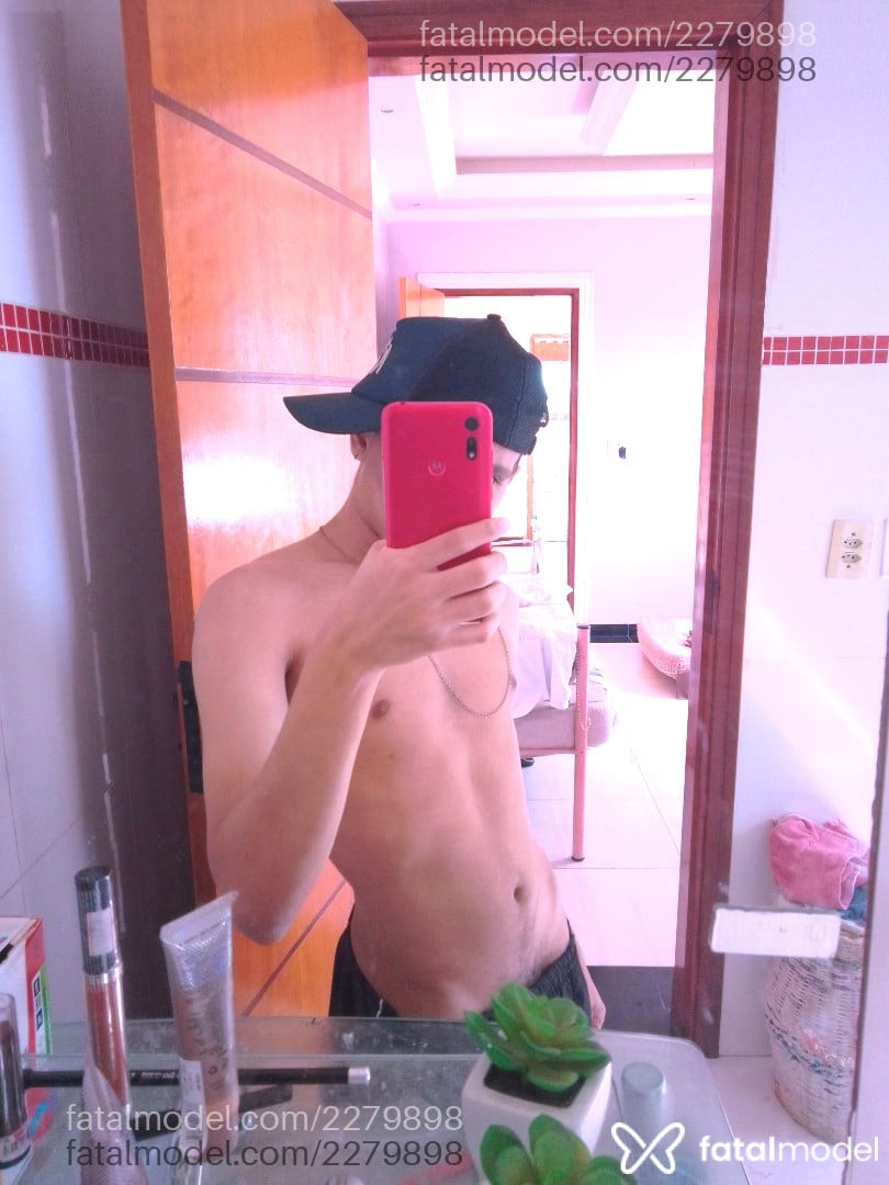 Acompanhante homem morena (o) de olhos castanhos - Alexandre