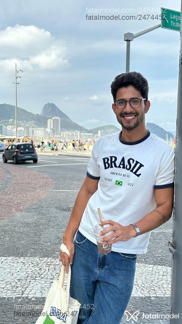 Acompanhante homem morena (o) de olhos pretos - Vitor
