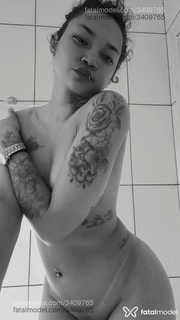 Acompanhante mulher morena (o) de olhos pretos - Kayrah