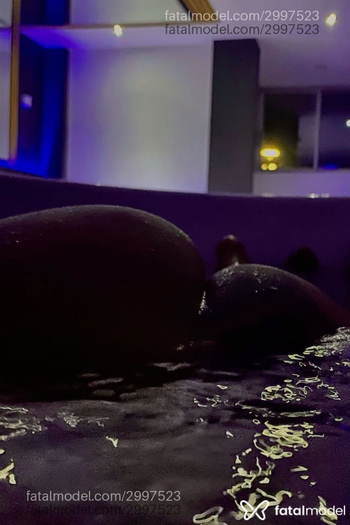 Acompanhante mulher morena (o) de olhos castanhos - Dudaxavier
