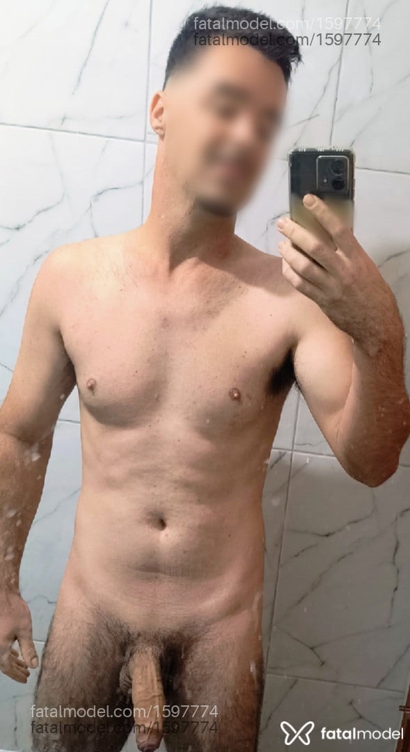 Acompanhante homem com cabelo castanho de olhos castanhos - Clóvis