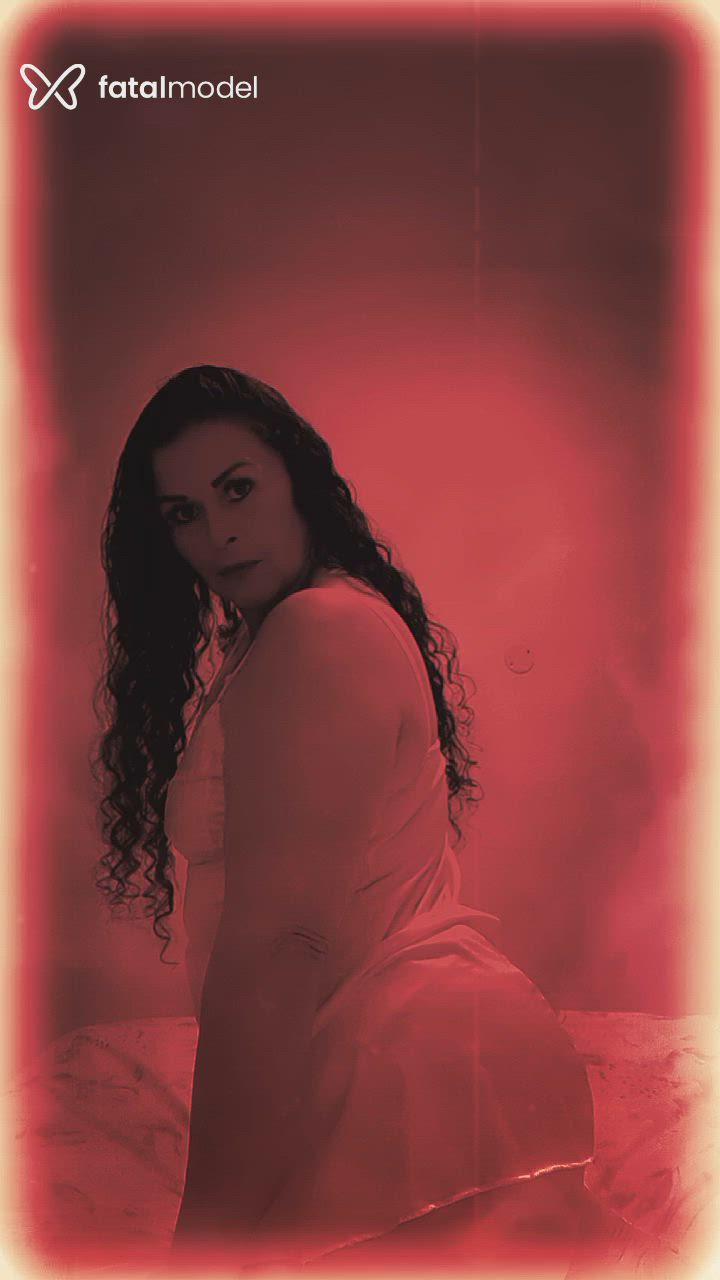 Acompanhante mulher morena (o) de olhos castanhos - Penélope
