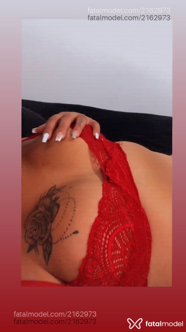 Acompanhante mulher morena (o) de olhos verdes - Gaby Oliveira Acompanhante mulher morena (o) de olhos verdes - Gaby Oliveira