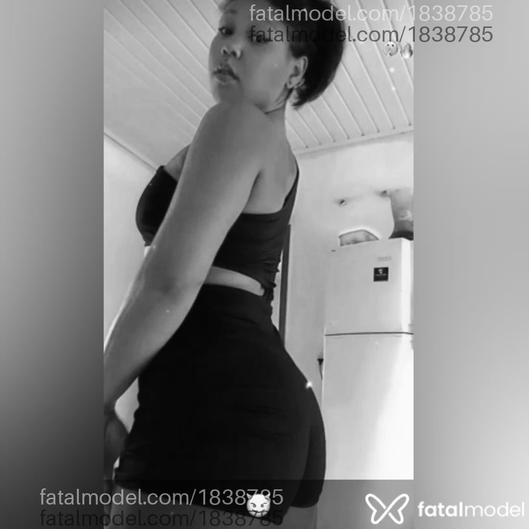 Acompanhante mulher morena (o) de olhos castanhos - Morena