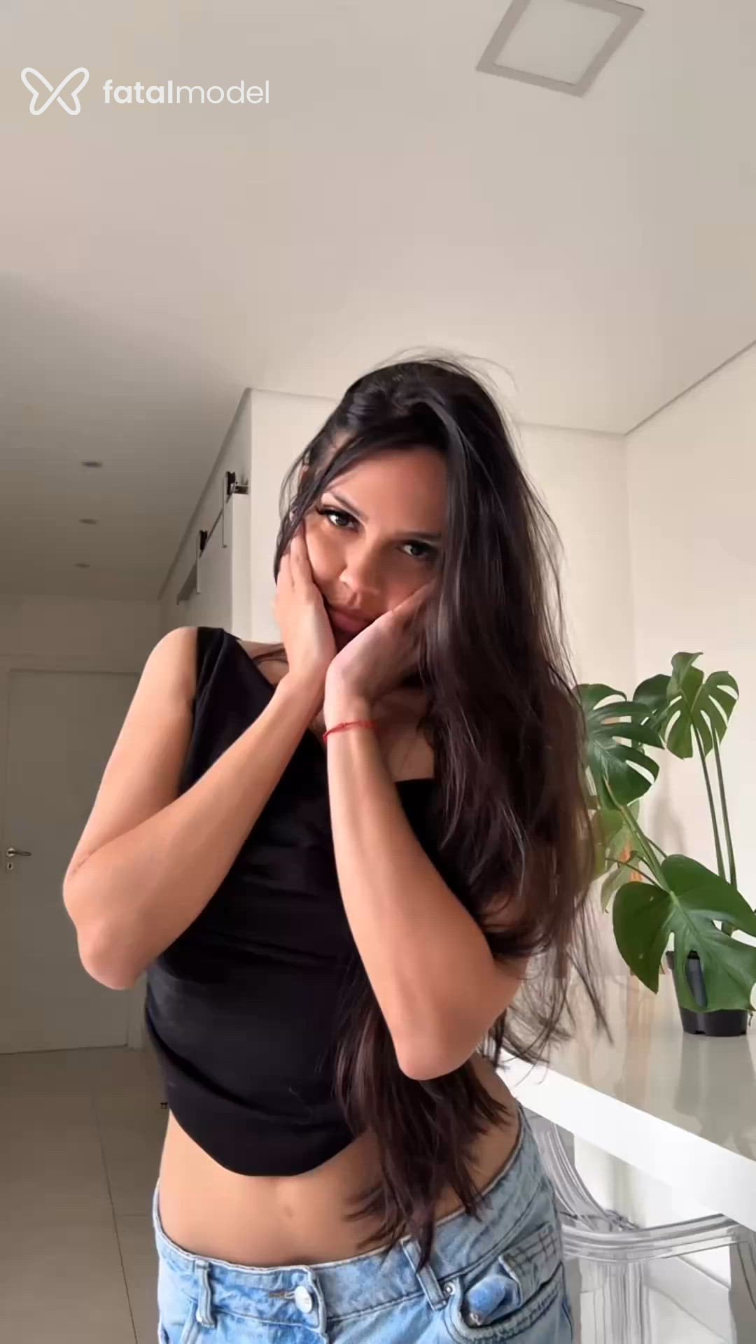 Acompanhante mulher morena (o) de olhos pretos - Lumaa Acompanhante mulher morena (o) de olhos pretos - Lumaa