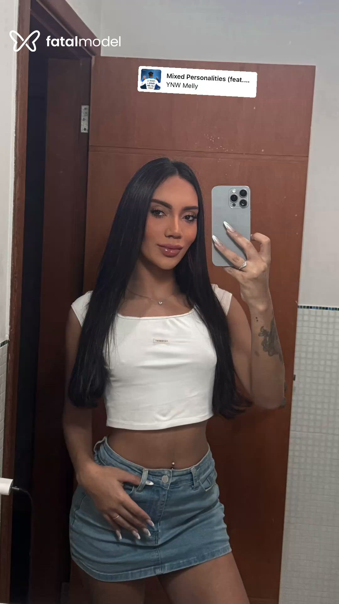 Acompanhante mulher trans morena (o) de olhos pretos - Kauani
