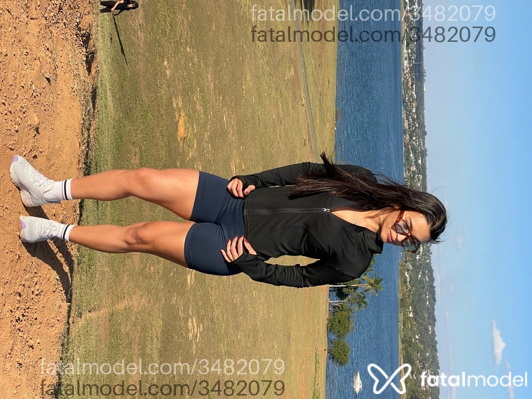 Acompanhante mulher com cabelo castanho de olhos pretos - Laura