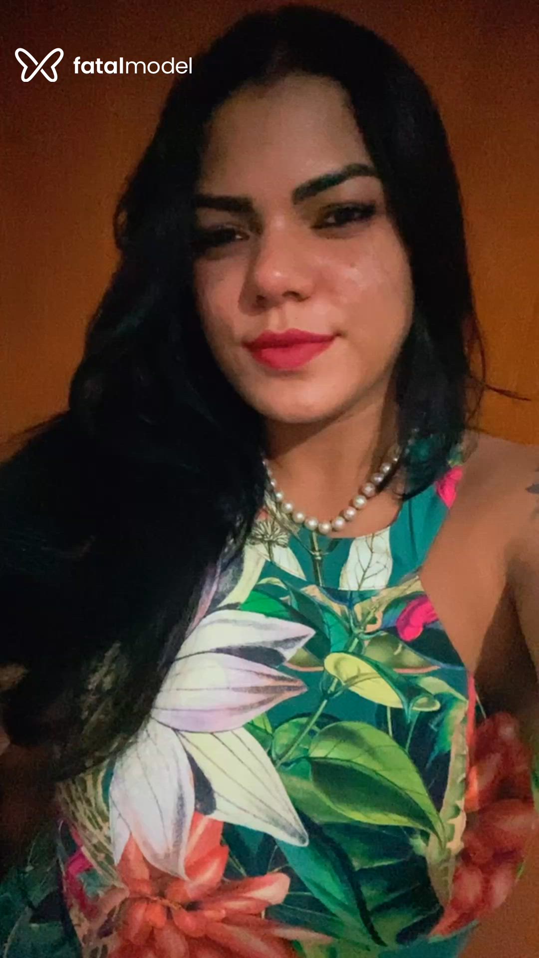 Acompanhante mulher morena (o) de olhos mel - Penélope